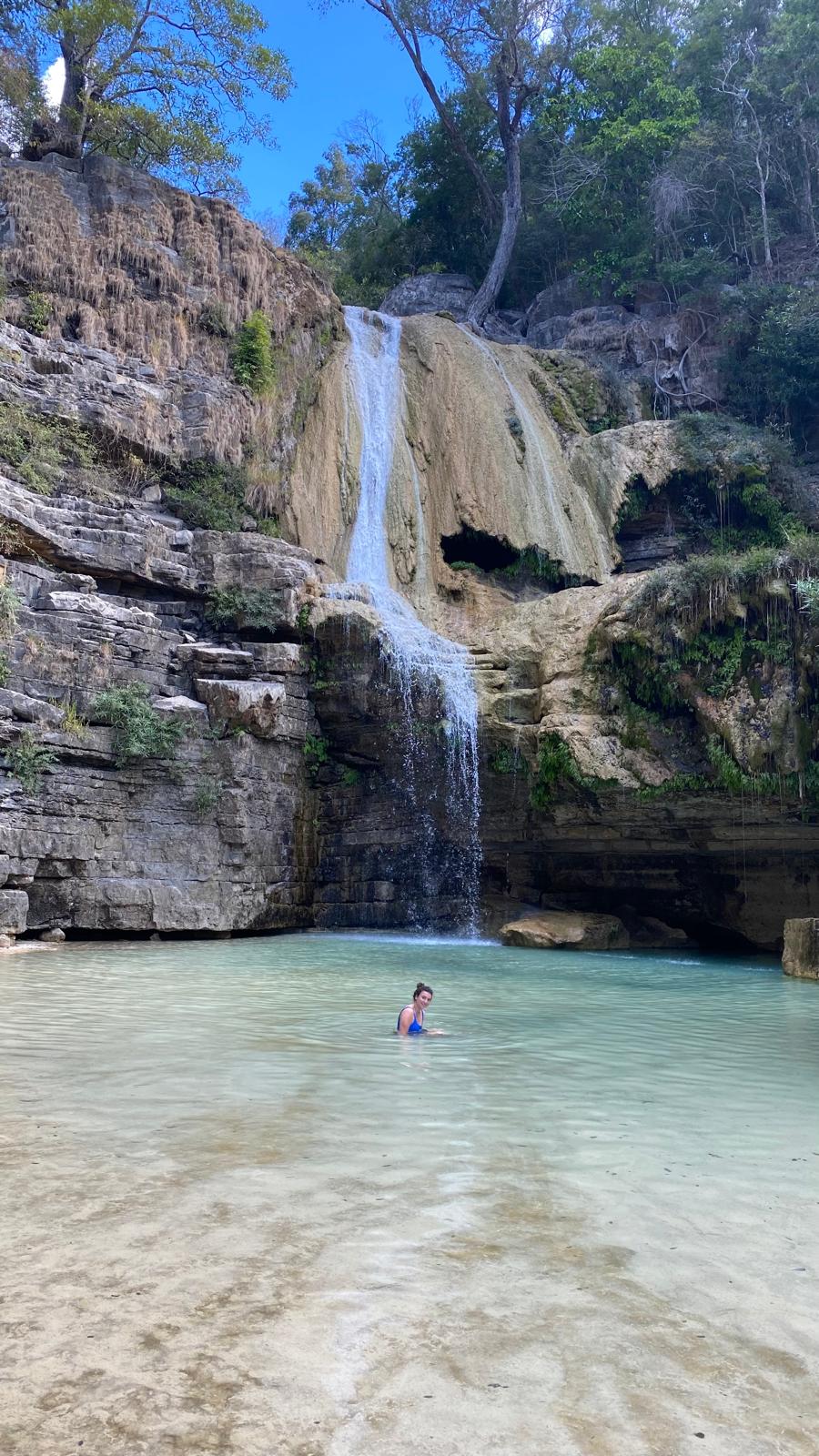 NAVIGATION SUR LE FLEUVE TSIRIBIHINA ET DÉCOUVERTE DES TSINGY DE BEMARAHA